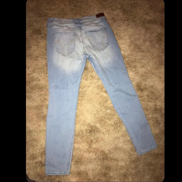 Hollister Jean - Picture 4 of 5
